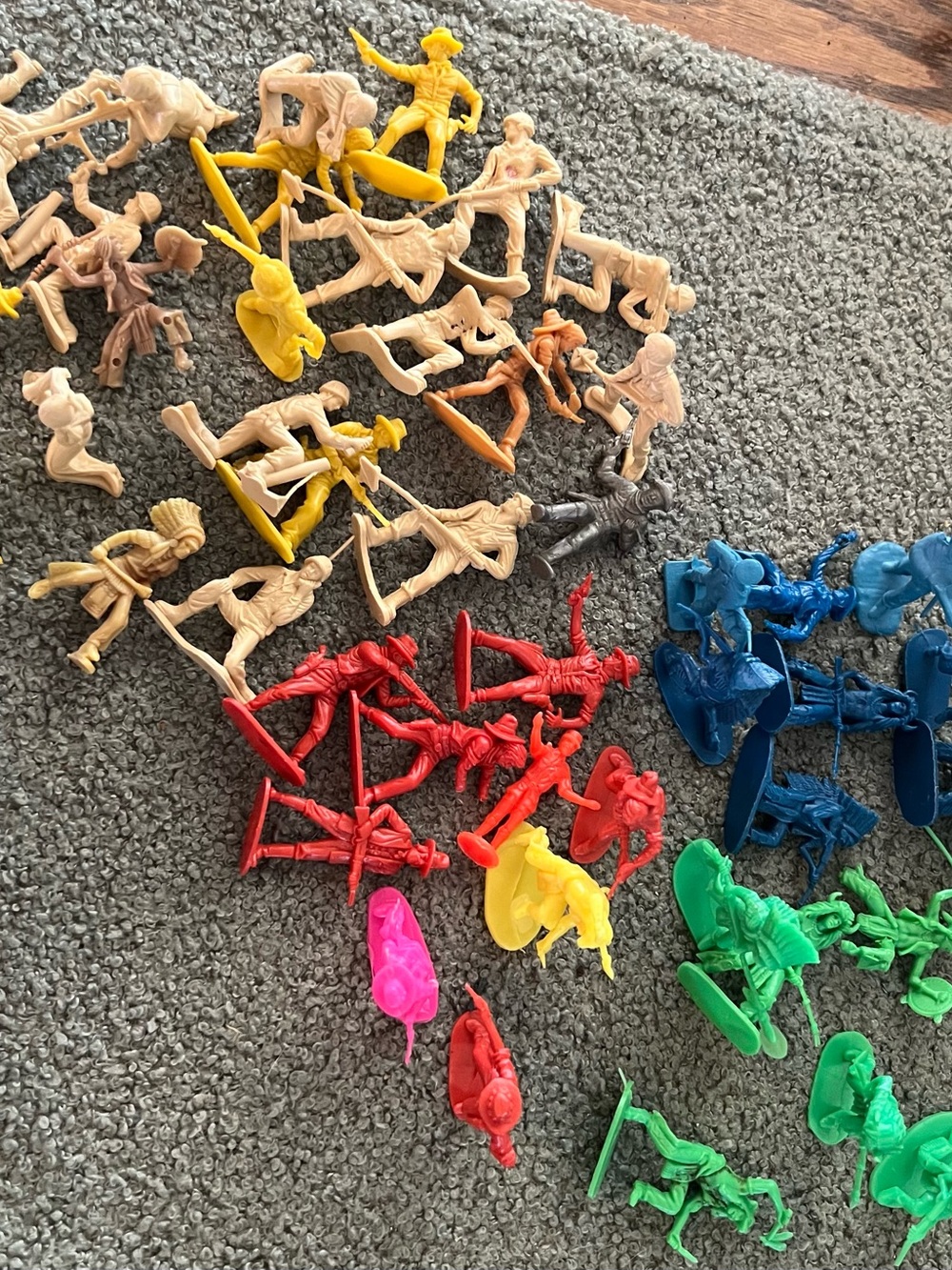 Vintage 60’e Classic Assorted Plastic Toy Soldiers & American Native Lot 48